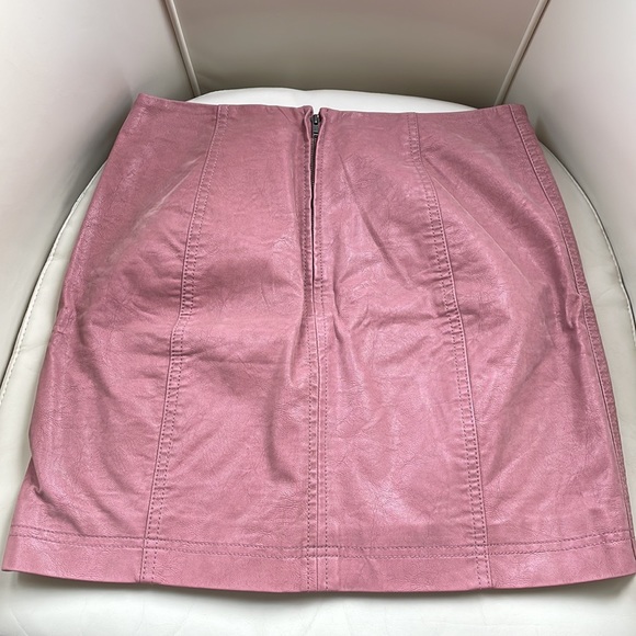 FREE PEOPLE Suede Mini Skirt 💗🌺💅 - Picture 3 of 4